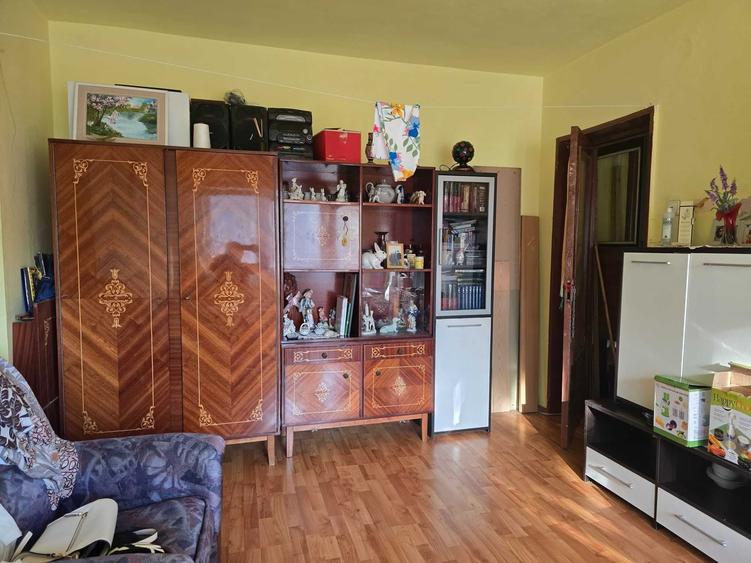 Vand apartament 2 camere situat pe strada viitorului bloc 9A, sc2,etaj 2, ap.29. Pret negociabil 32500 de euro. Contact: 0034603258553. - 1