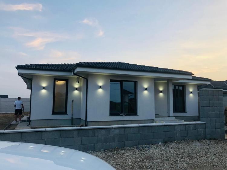 Casă cu 4 camere în Sântandrei