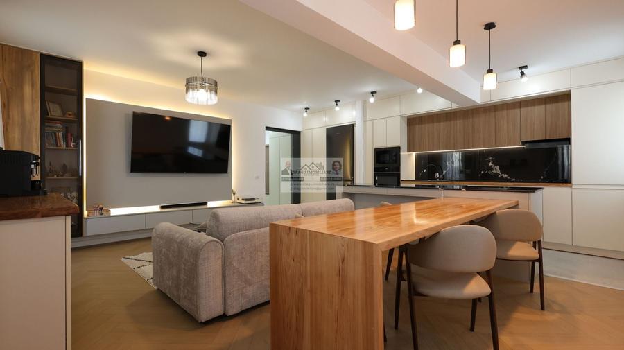 Apartament cu 3 camere decomandat, mobilat în Sud
