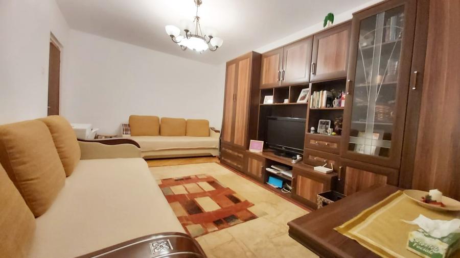 Apartament cu 3 camere decomandat în Tineretului