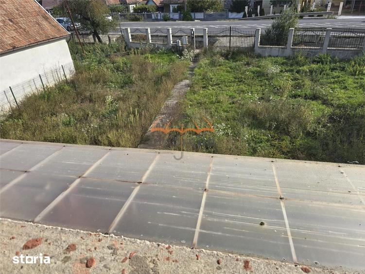 Casă cu 6 camere cu Teren 2424 Mp în Iclod