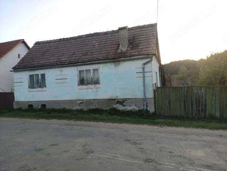 Casă cu 2 camere cu Teren 1100 Mp în Central