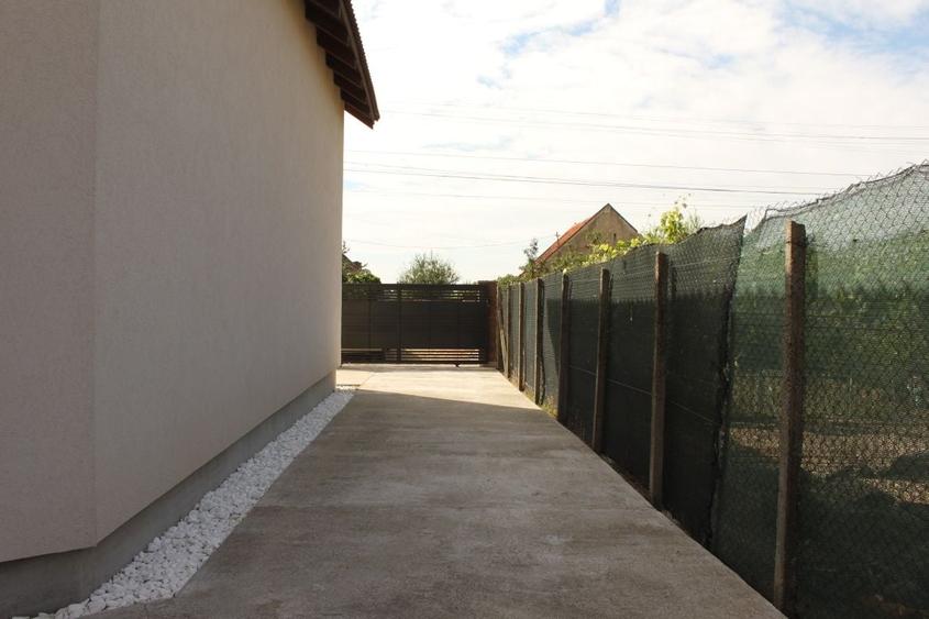 Casă cu 4 camere în Izvin
