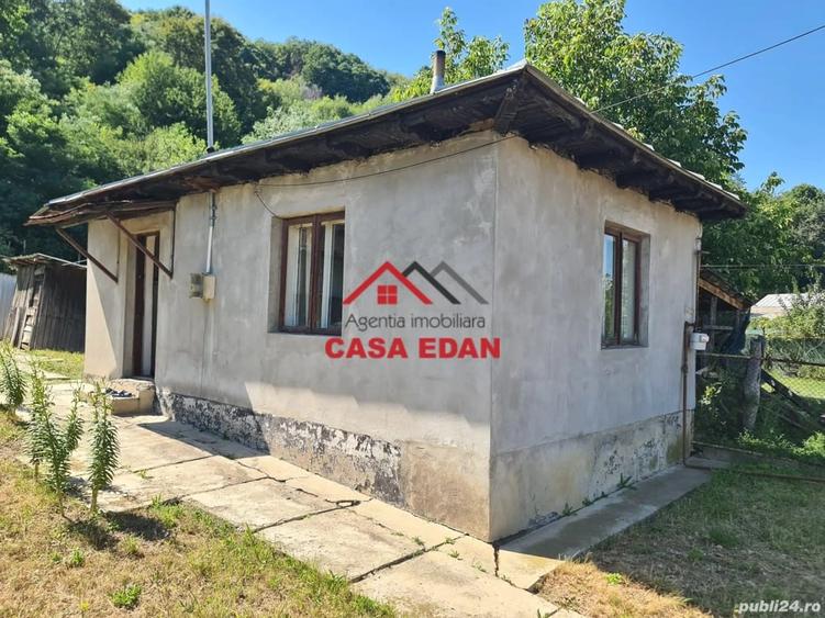 Casă cu 2 camere cu Teren 250 Mp în Poiana