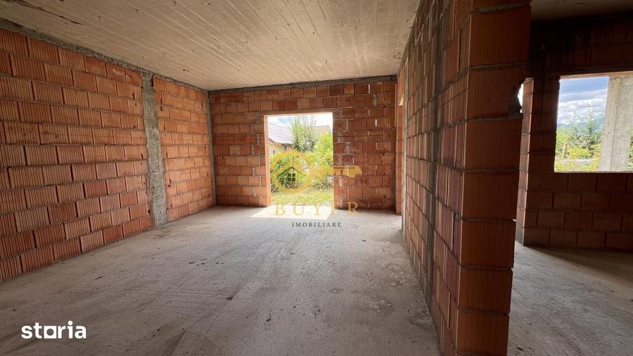 Casă cu 4 camere cu Teren 571 Mp în Cristian