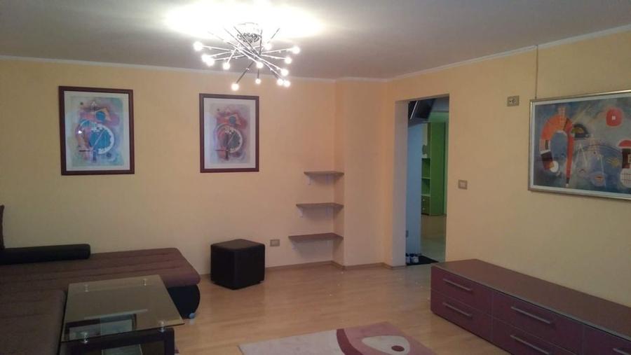 Apartament cu 3 camere decomandat în Gară