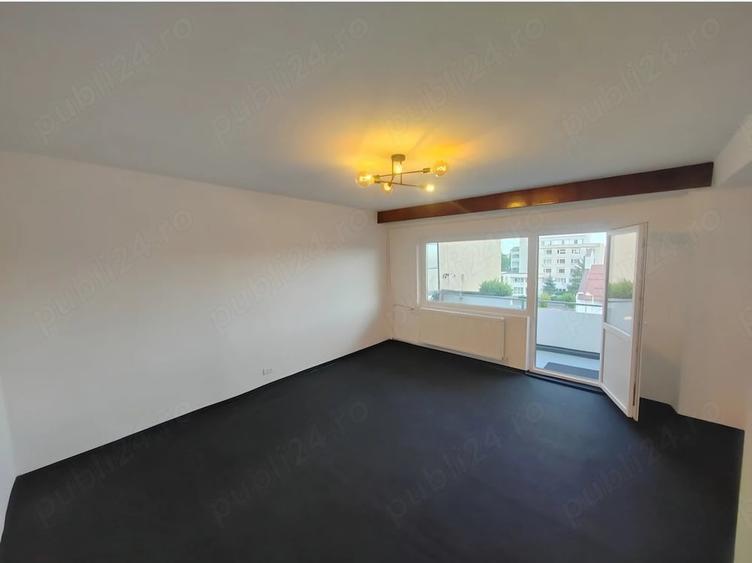Apartament cu 3 camere decomandat în Democrației