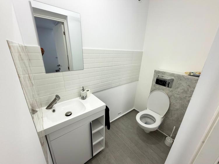 Duplex cu 3 camere cu Canalizare în Apărătorii Patriei