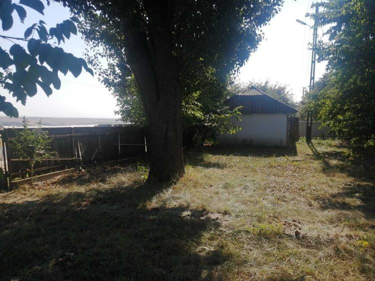 Casă cu 2 camere cu Teren 70 Mp în Concești