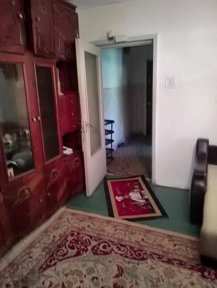 Apartament cu 3 camere semidecomandat în Crâng
