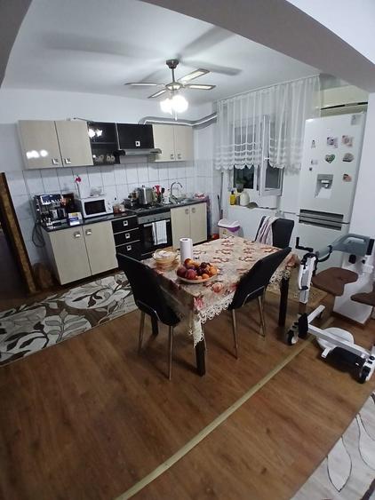 Apartament cu 3 camere în Nufărul