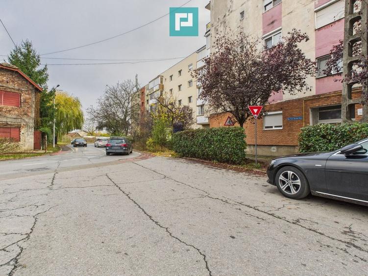 Apartament cu 4 camere decomandat, mobilat în Confecții