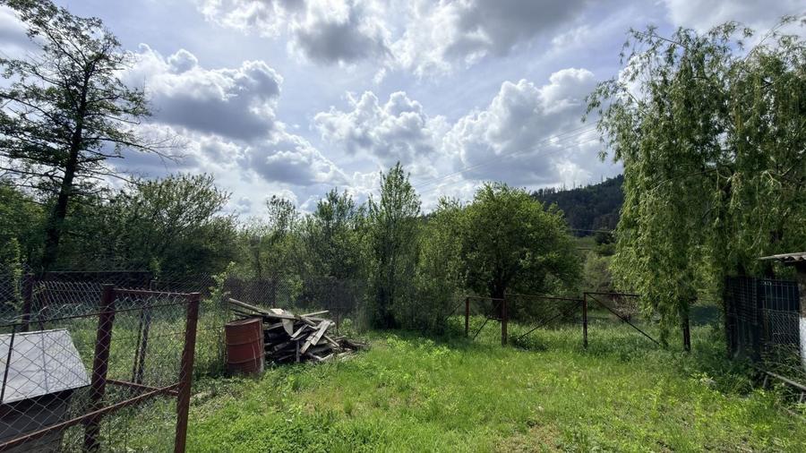 Casă individuală cu 3 camere cu Canalizare în Est
