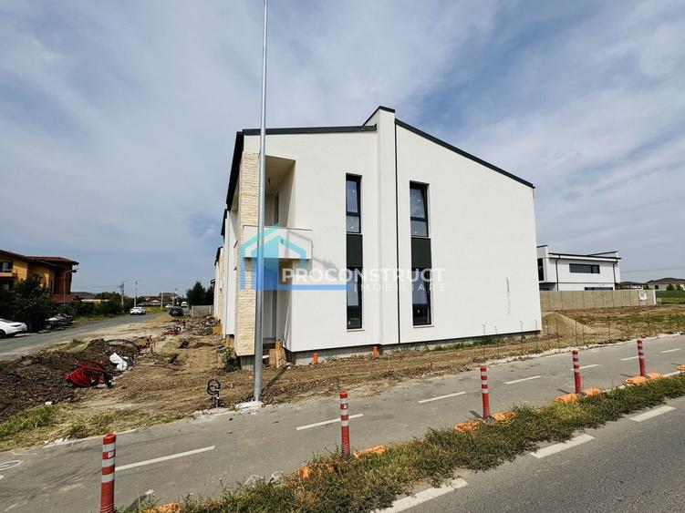 Duplex cu 4 camere cu Canalizare în Moșnița Nouă