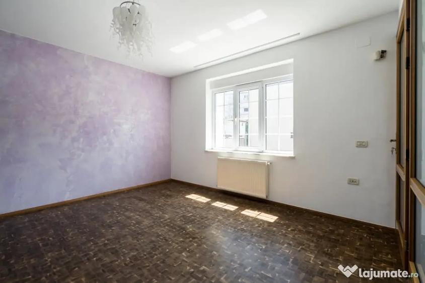 Casă cu 7 camere cu Teren 280 Mp în 1 Mai