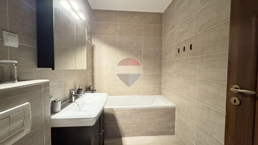 Apartament cu 2 camere semidecomandat, mobilat în Florești