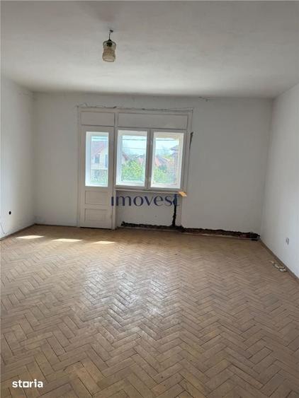 Casă cu 5 camere cu Teren 400 Mp în Titulescu