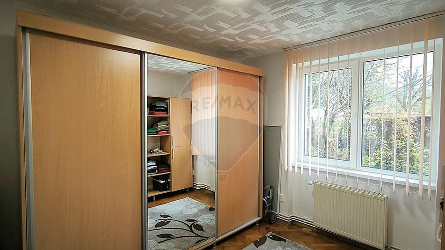 Apartament cu 4 camere semidecomandat în Central