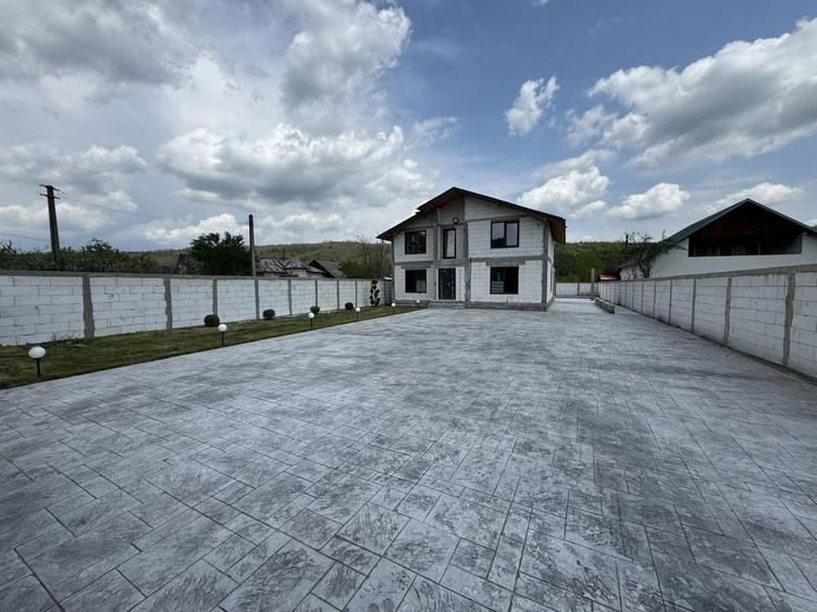 Casă cu 4 camere cu Teren 720 Mp în Central