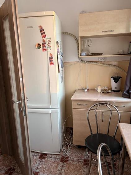 Apartament cu 3 camere semidecomandat în Titan