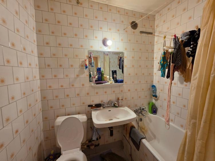 Apartament cu 3 camere decomandat în Drumul Taberei
