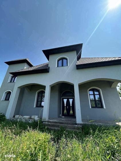 Casă cu 4 camere în Central