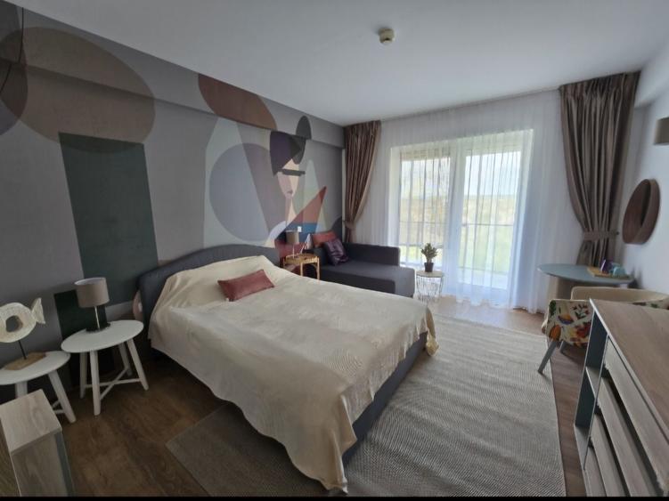 Apartament cu 4 camere decomandat în Central