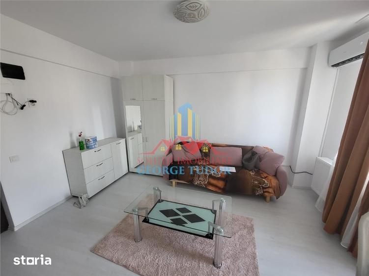 Garsonieră decomandată în Roșu