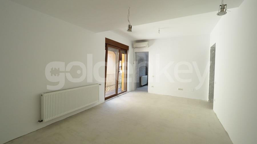 Duplex cu 6 camere cu Canalizare în Iancu Nicolae