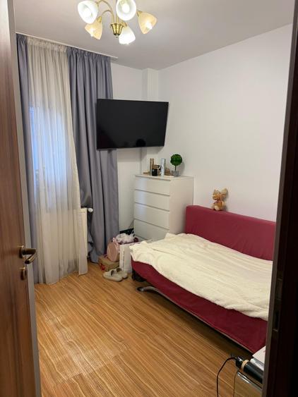 Apartament cu 4 camere decomandat în Colentina