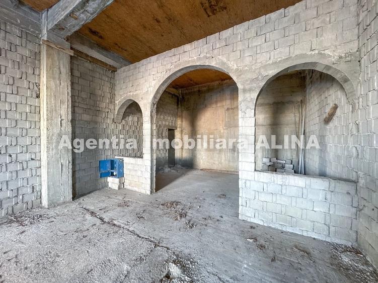 Spațiu comercial, de 2,500 mp, în 700