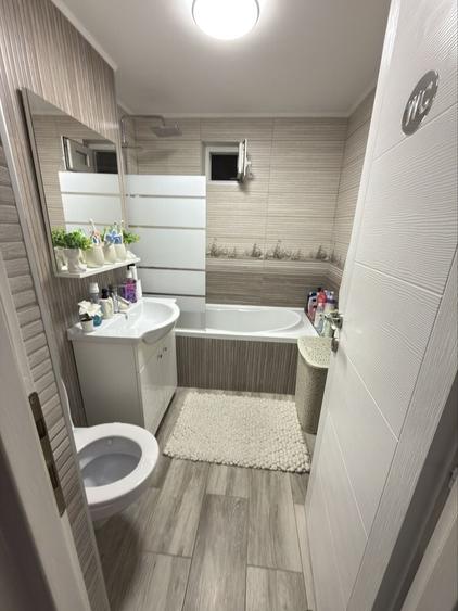 Apartament cu 3 camere decomandat în Tolstoi