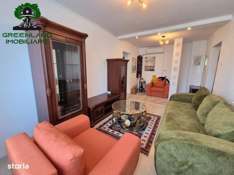 Apartament cu 3 camere decomandat în Podu Roș