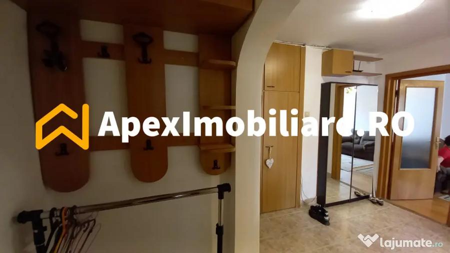 Apartament cu 3 camere semidecomandat, mobilat în Iancului