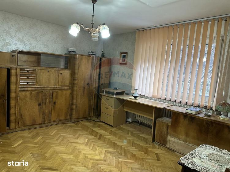 Apartament cu 4 camere, mobilat în Central