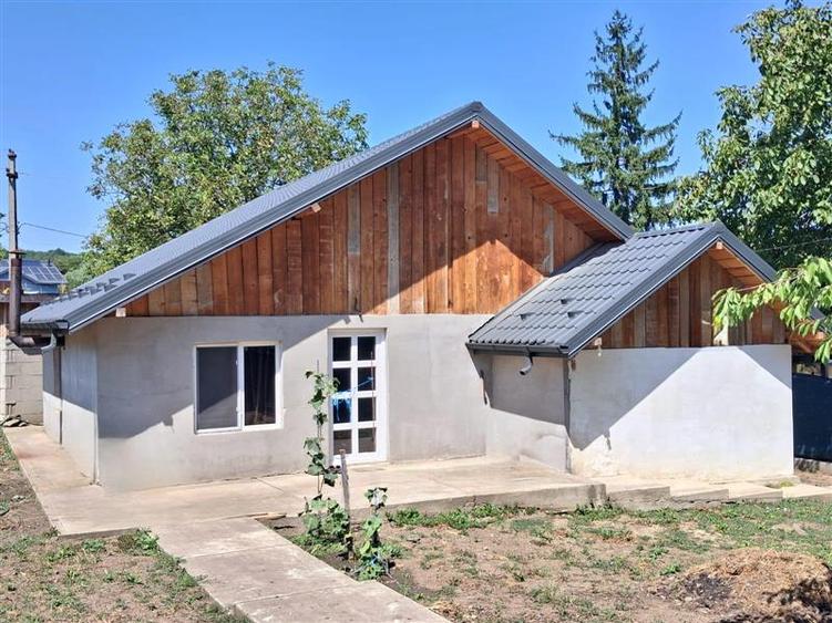 Casă individuală cu 3 camere cu Teren 582 Mp în Aeroport