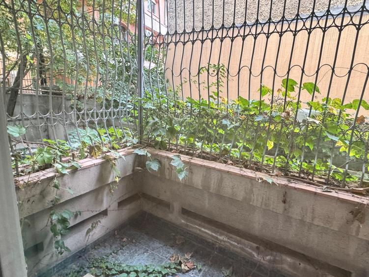 Apartament cu 4 camere decomandat în Primăverii