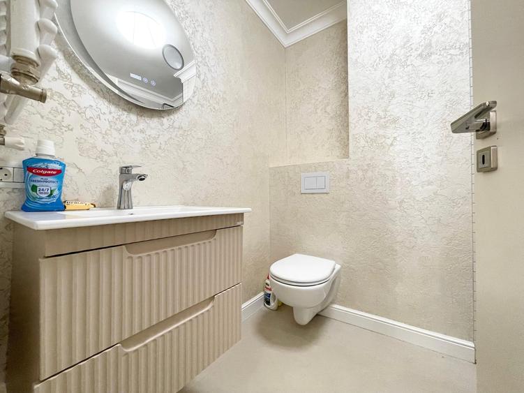Apartament cu 3 camere decomandat, mobilat în P-ța Unirii