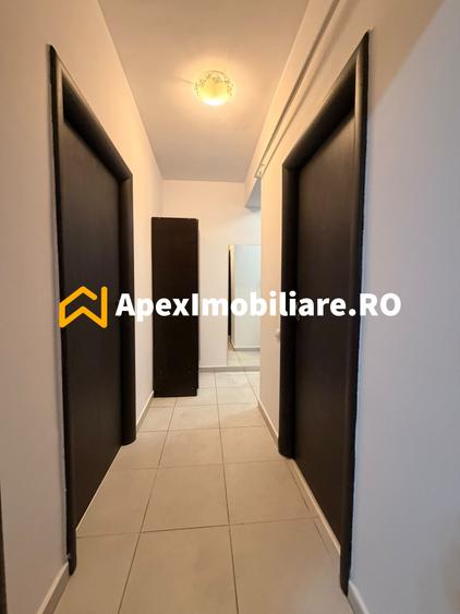 Apartament cu 3 camere semidecomandat, mobilat în Moșilor
