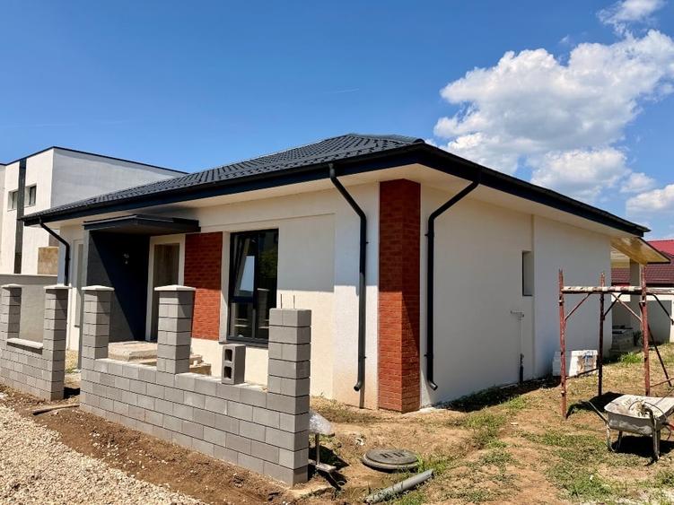Casă individuală cu 4 camere cu Teren 400 Mp în Central