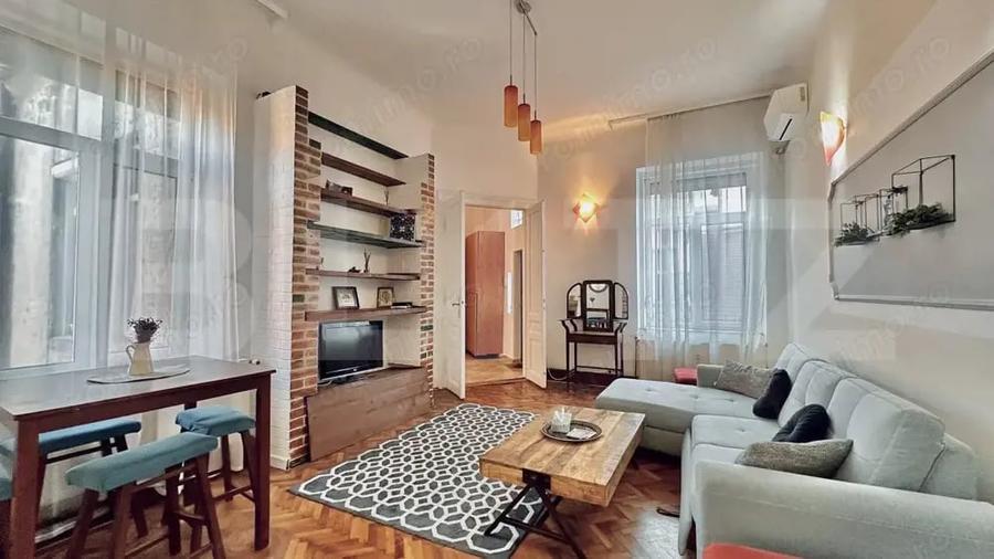 Apartament cu 3 camere decomandat, mobilat în Central