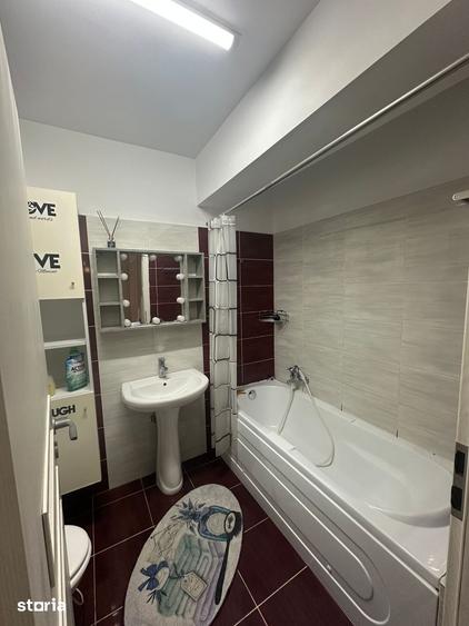Apartament cu 3 camere în Apărătorii Patriei