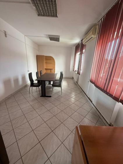 Spațiu comercial, de 247 mp, în Central