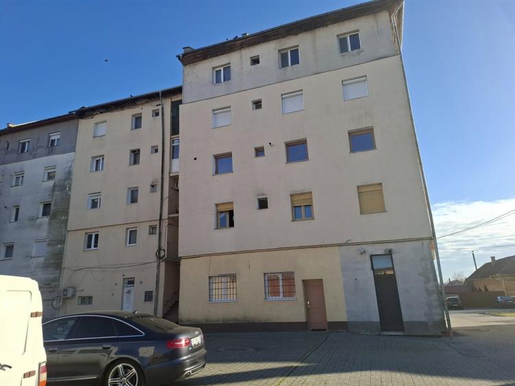 Apartament cu 4 camere decomandat în Nădlac