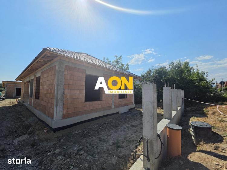 Casă cu 4 camere cu Teren 730 Mp în Lipoveni
