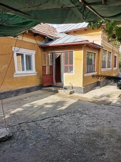 Casă cu 5 camere în Păuleasca