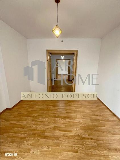 Casă cu 8 camere cu Teren 420 Mp în Central