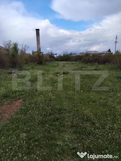 Teren de 8280 mp, în Central