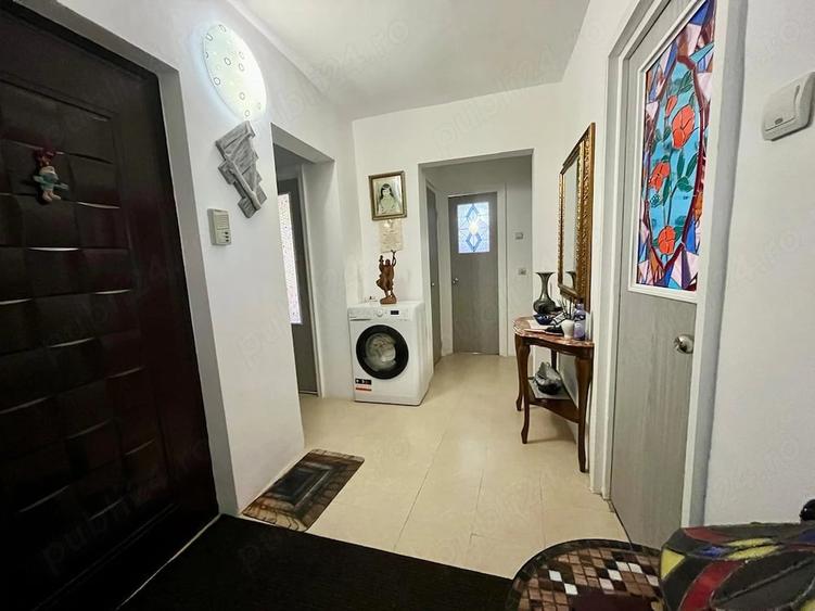 Apartament cu 3 camere decomandat în Mioriței
