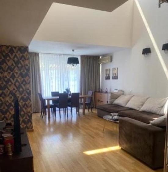 Apartament cu 5 camere decomandat în Herăstrău